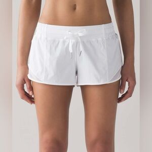 Lululemon White Tie Hotty Hot Shorts 2.5”